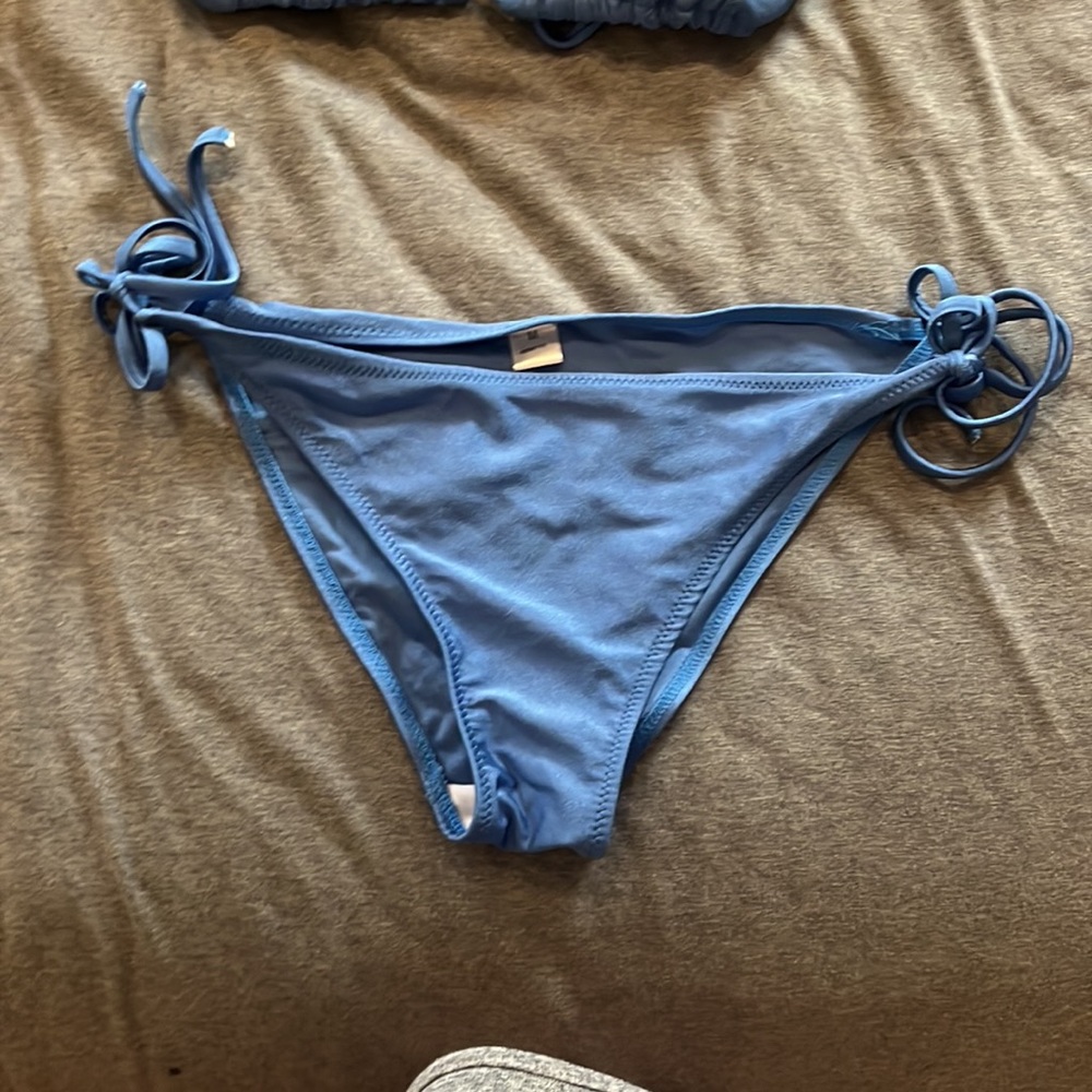Blue bikini - Picture 2 of 5